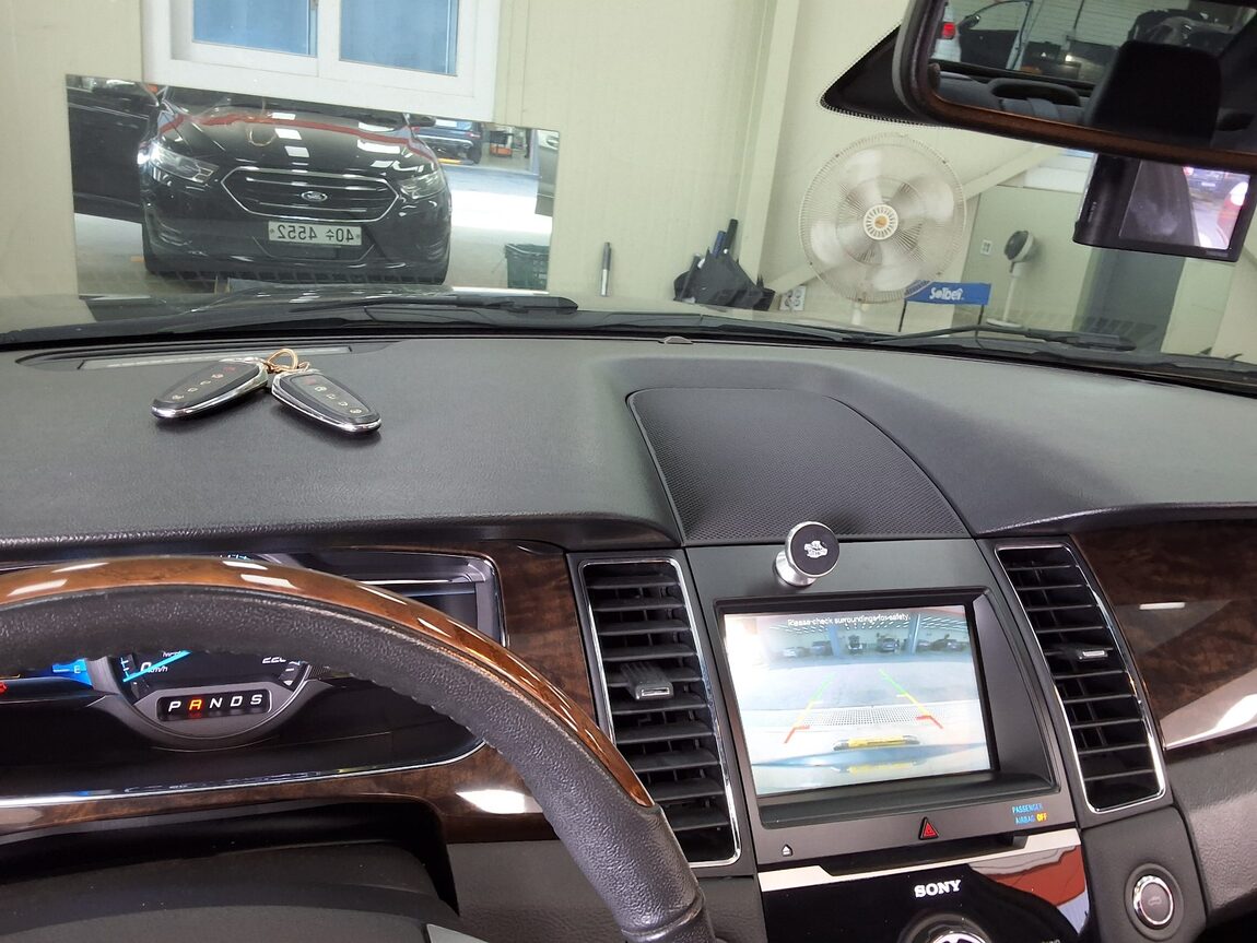 FORD TAURUS (6TH GEN) 2.0 ECOBOOST LIMITED 2015 - zdjęcie 25
