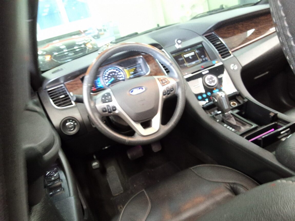FORD TAURUS (6TH GEN) 2.0 ECOBOOST LIMITED 2015 - zdjęcie 12