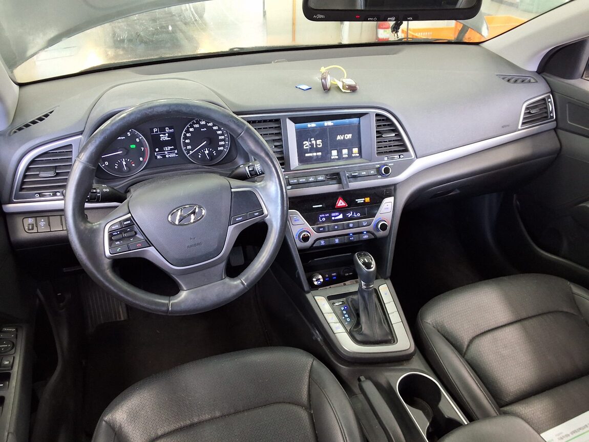 HYUNDAI AVANTE AD 1.6 GDi SMART SPECIAL 2017 - zdjęcie 11
