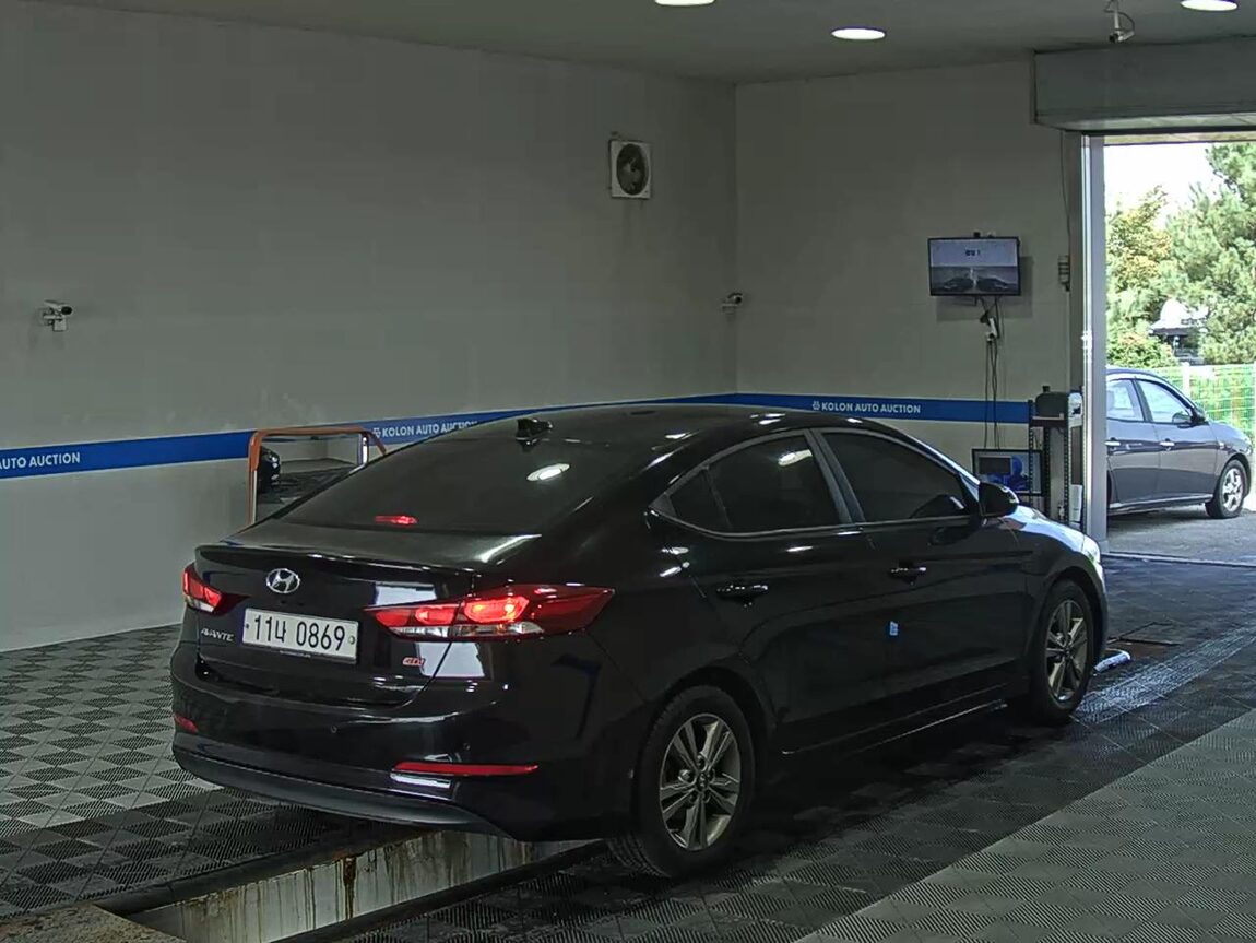 HYUNDAI AVANTE AD 1.6 GDi SMART SPECIAL 2017 - zdjęcie 5
