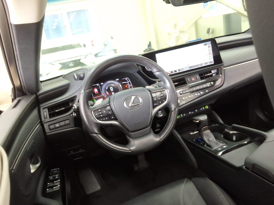 LEXUS ES (7TH GEN) 300h LUXURY 2023 - zdjęcie 12