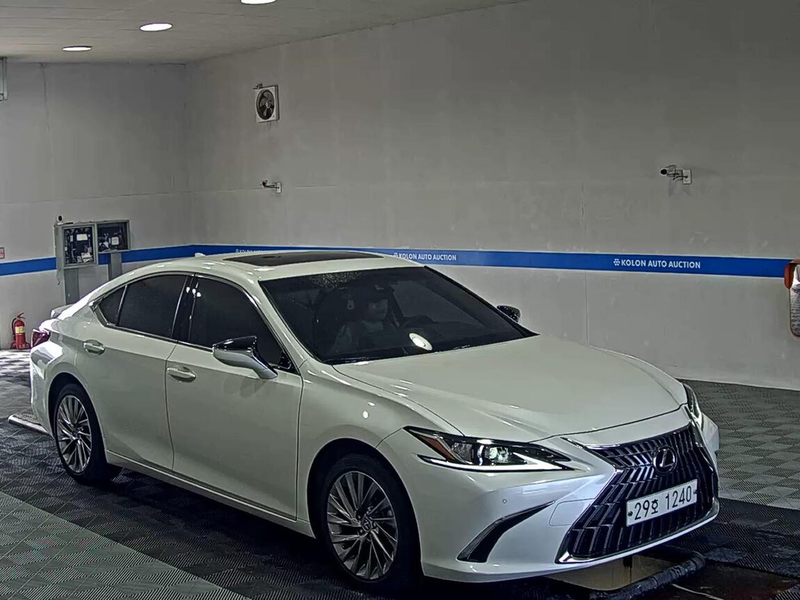 LEXUS ES (7TH GEN) 300h LUXURY 2023 - zdjęcie 3