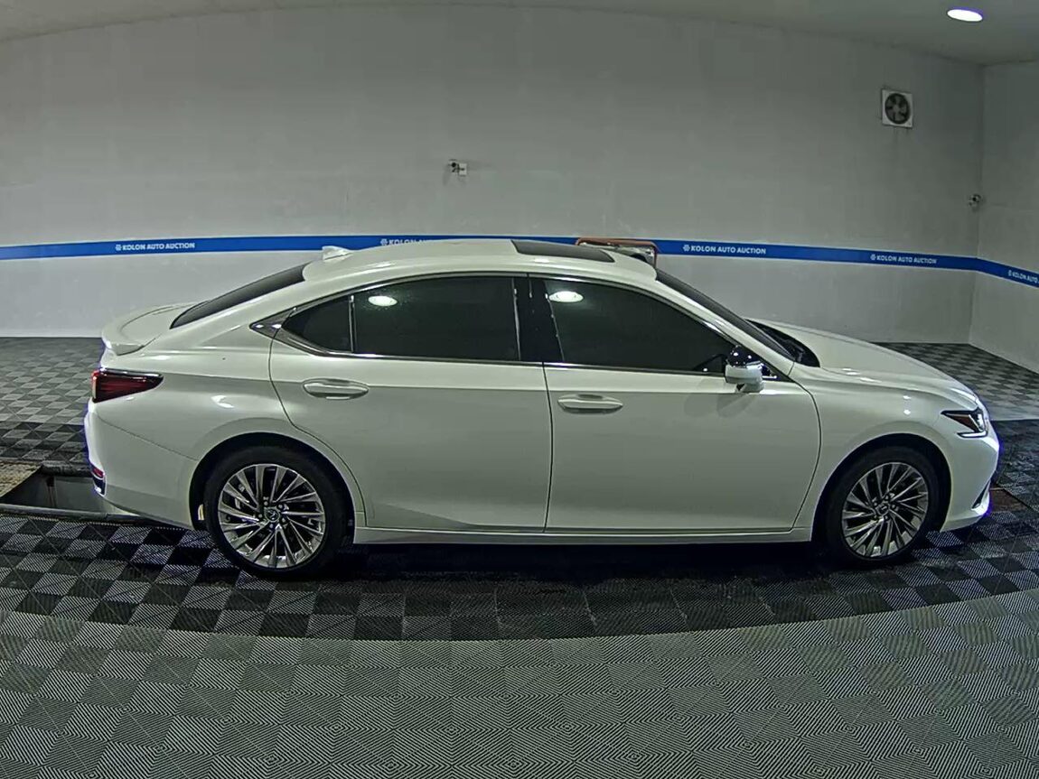LEXUS ES (7TH GEN) 300h LUXURY 2023 - zdjęcie 4