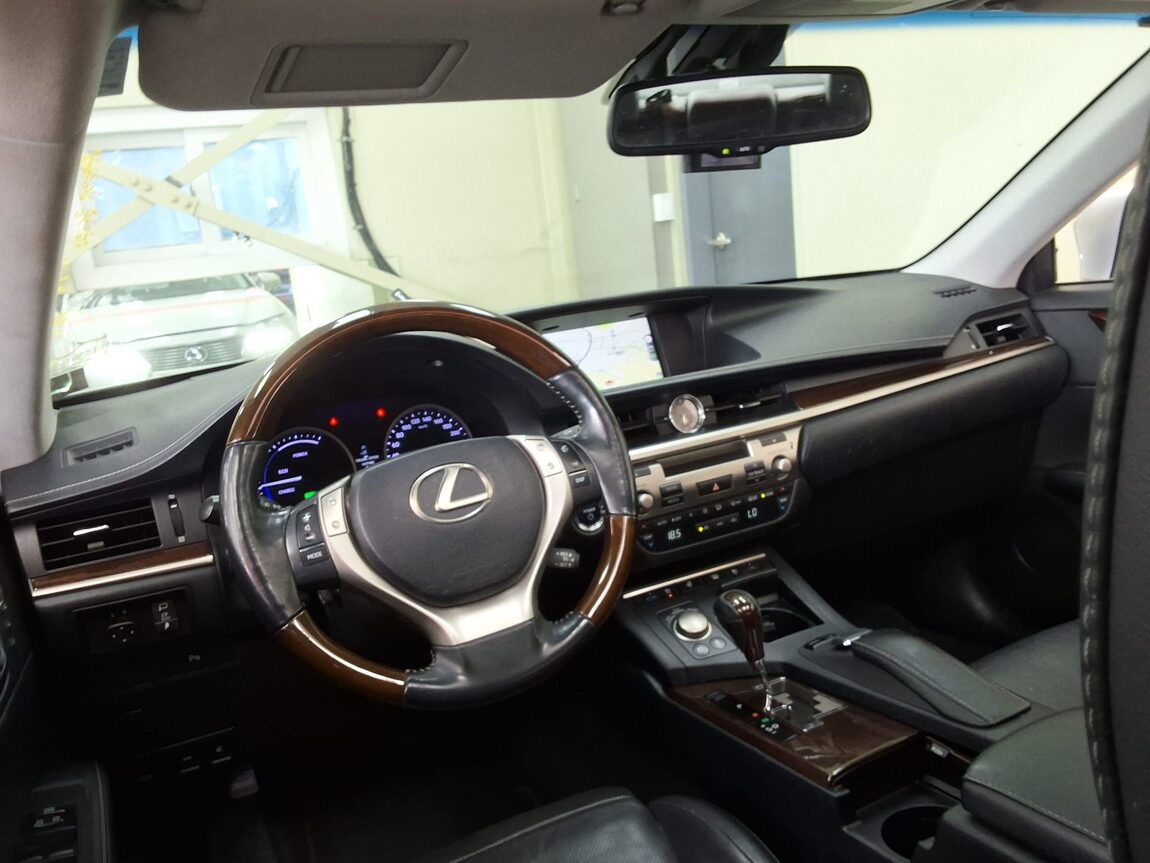 LEXUS ES (6TH GEN) 300h 2014 - zdjęcie 12