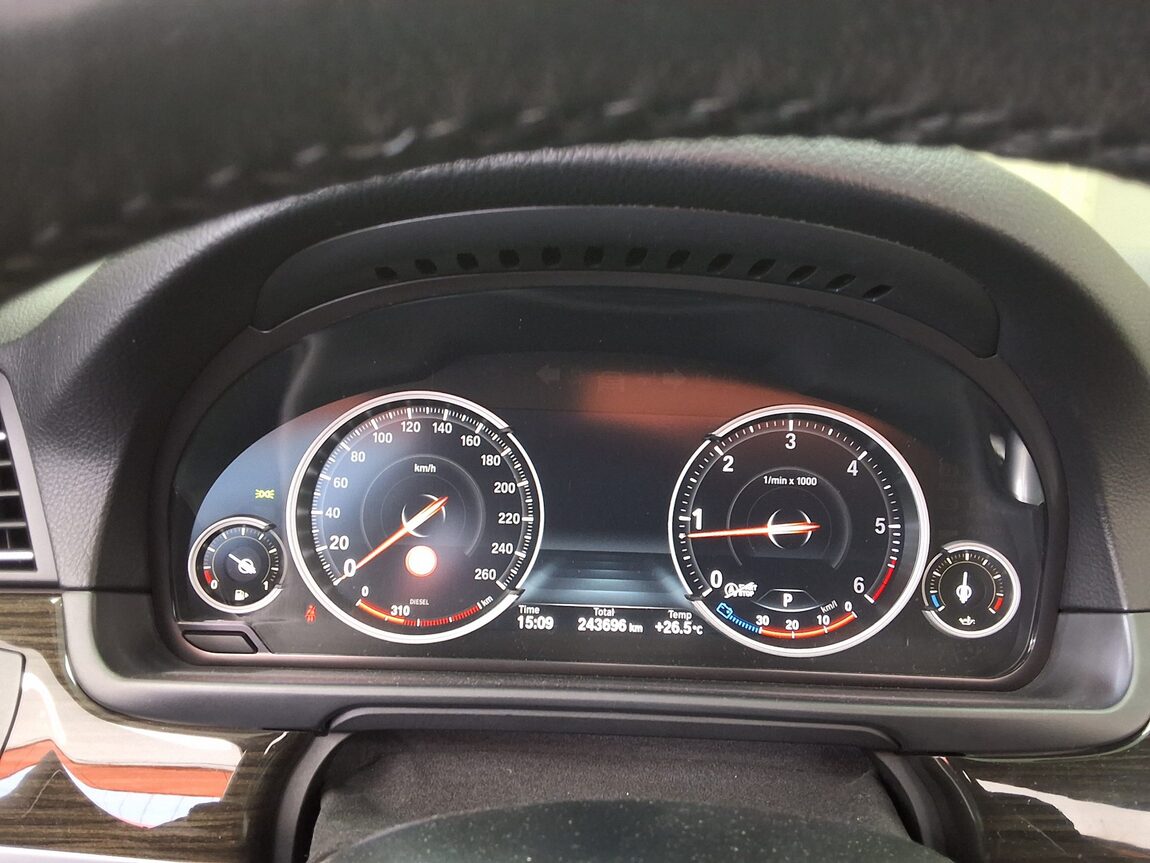 BMW 5 SERIES (6TH GEN) 520d xDRIVE LUXURY 2014 - zdjęcie 10