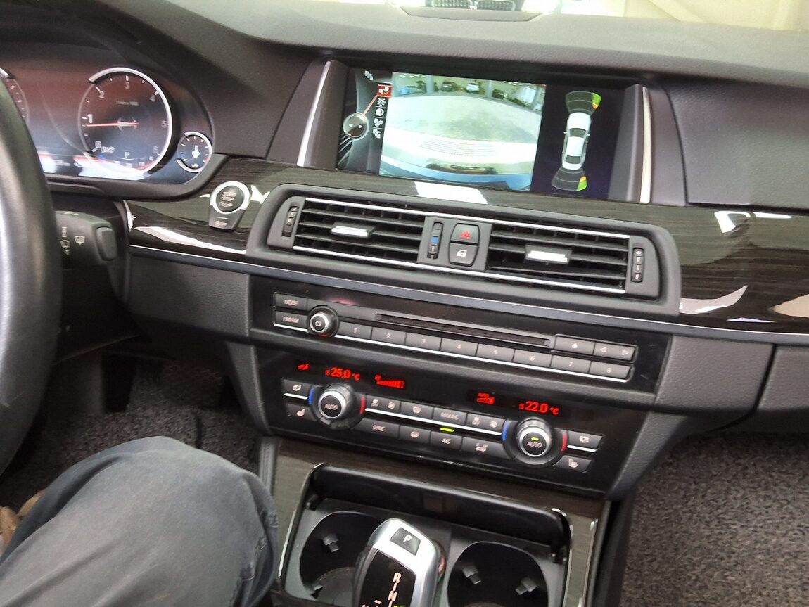 BMW 5 SERIES (6TH GEN) 520d xDRIVE LUXURY 2014 - zdjęcie 24