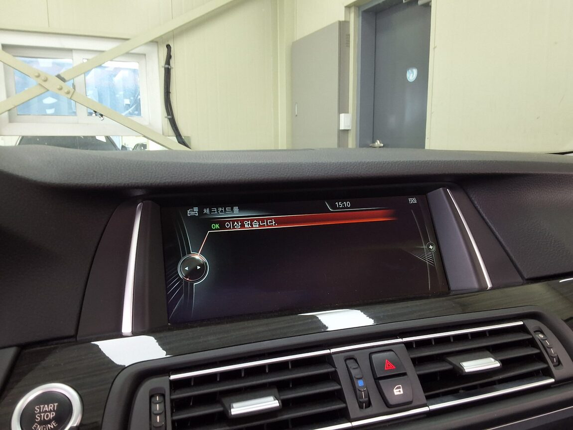 BMW 5 SERIES (6TH GEN) 520d xDRIVE LUXURY 2014 - zdjęcie 27