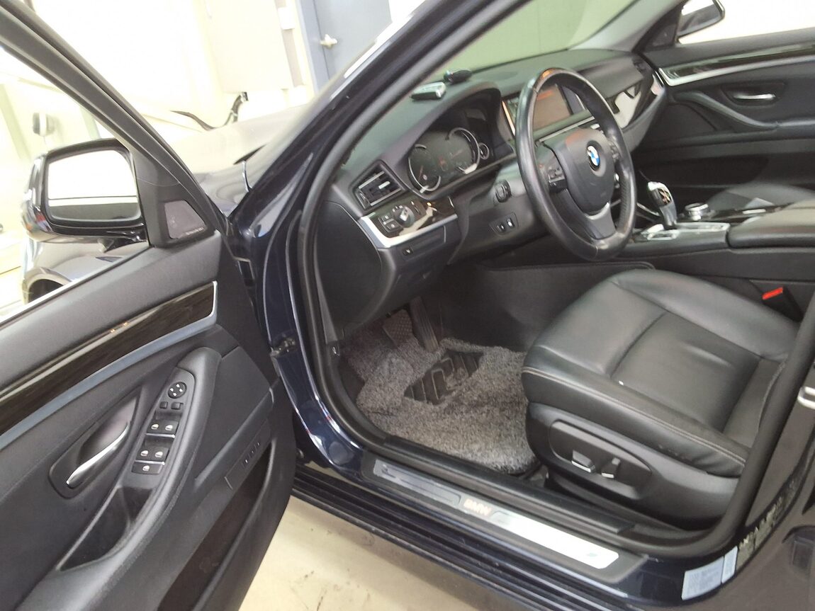 BMW 5 SERIES (6TH GEN) 520d xDRIVE LUXURY 2014 - zdjęcie 11