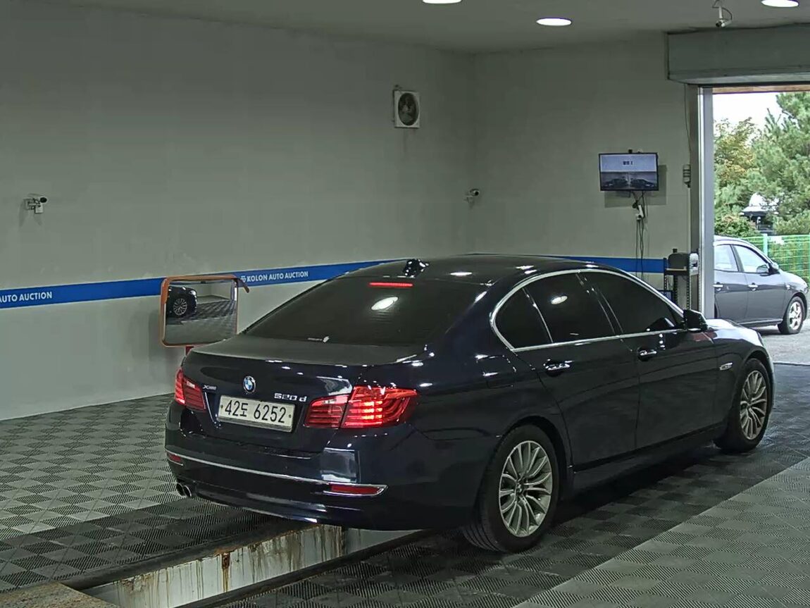 BMW 5 SERIES (6TH GEN) 520d xDRIVE LUXURY 2014 - zdjęcie 5