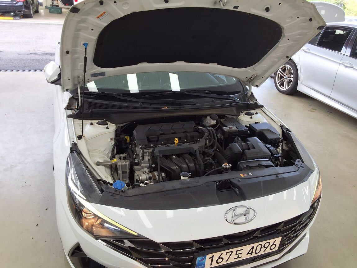 HYUNDAI AVANTE (CN7) 1.6 GASOLINE MODERN 2021 - zdjęcie 18