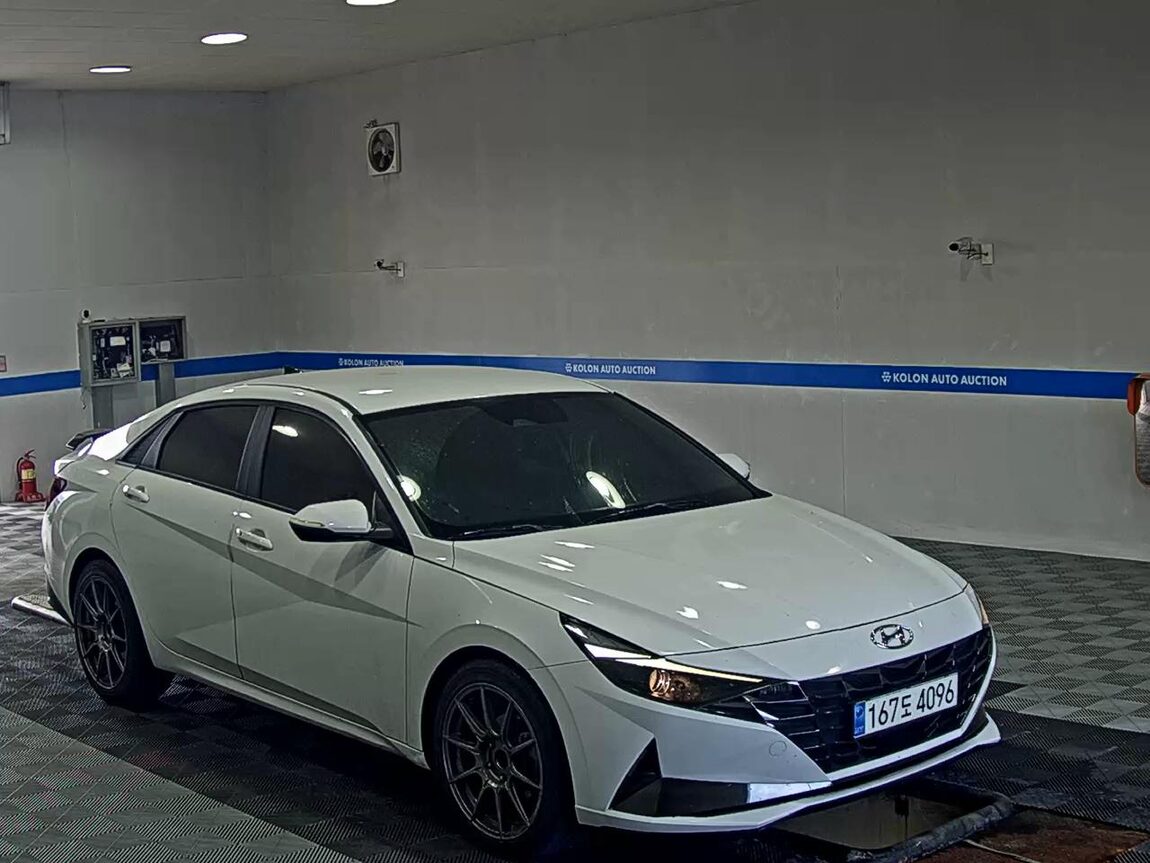 HYUNDAI AVANTE (CN7) 1.6 GASOLINE MODERN 2021 - zdjęcie 3
