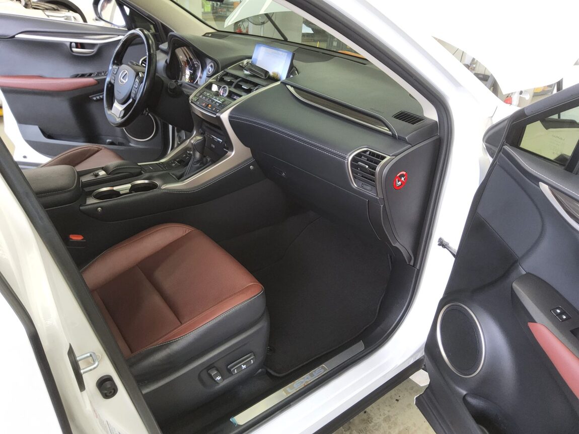 LEXUS NX 300h 2017 - zdjęcie 14