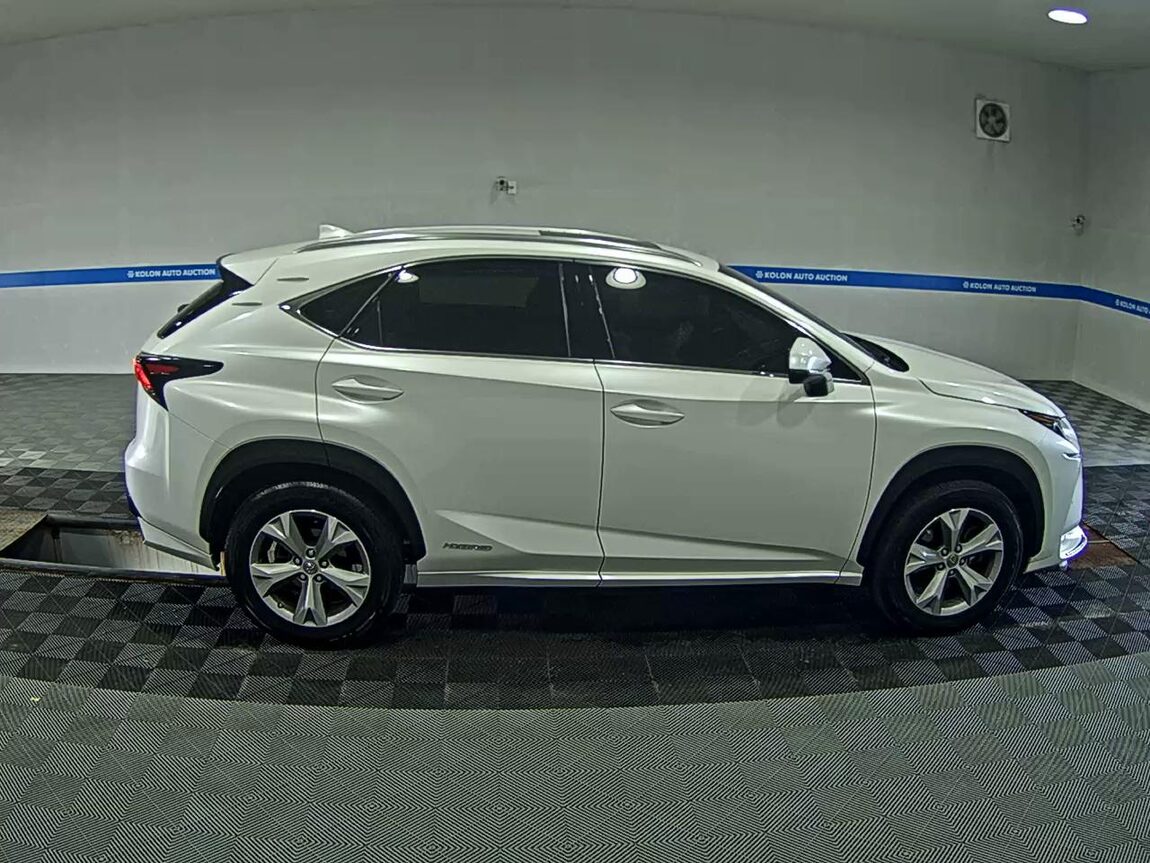 LEXUS NX 300h 2017 - zdjęcie 4