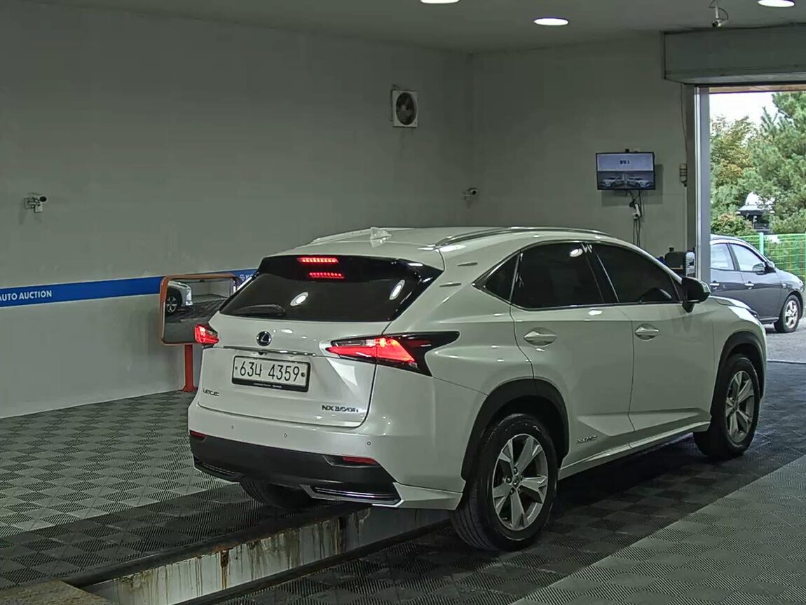 LEXUS NX 300h 2017 - zdjęcie 5