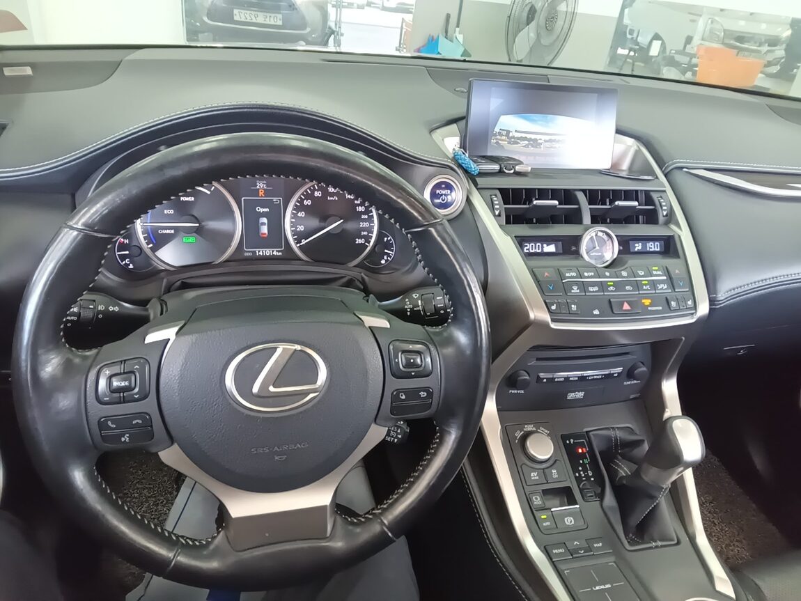 LEXUS NX 300h 2017 - zdjęcie 11