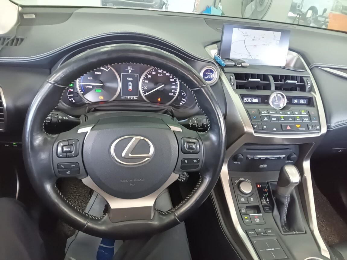 LEXUS NX 300h 2017 - zdjęcie 17