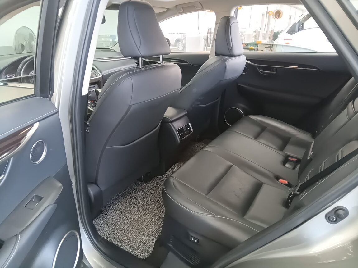 LEXUS NX 300h 2017 - zdjęcie 12