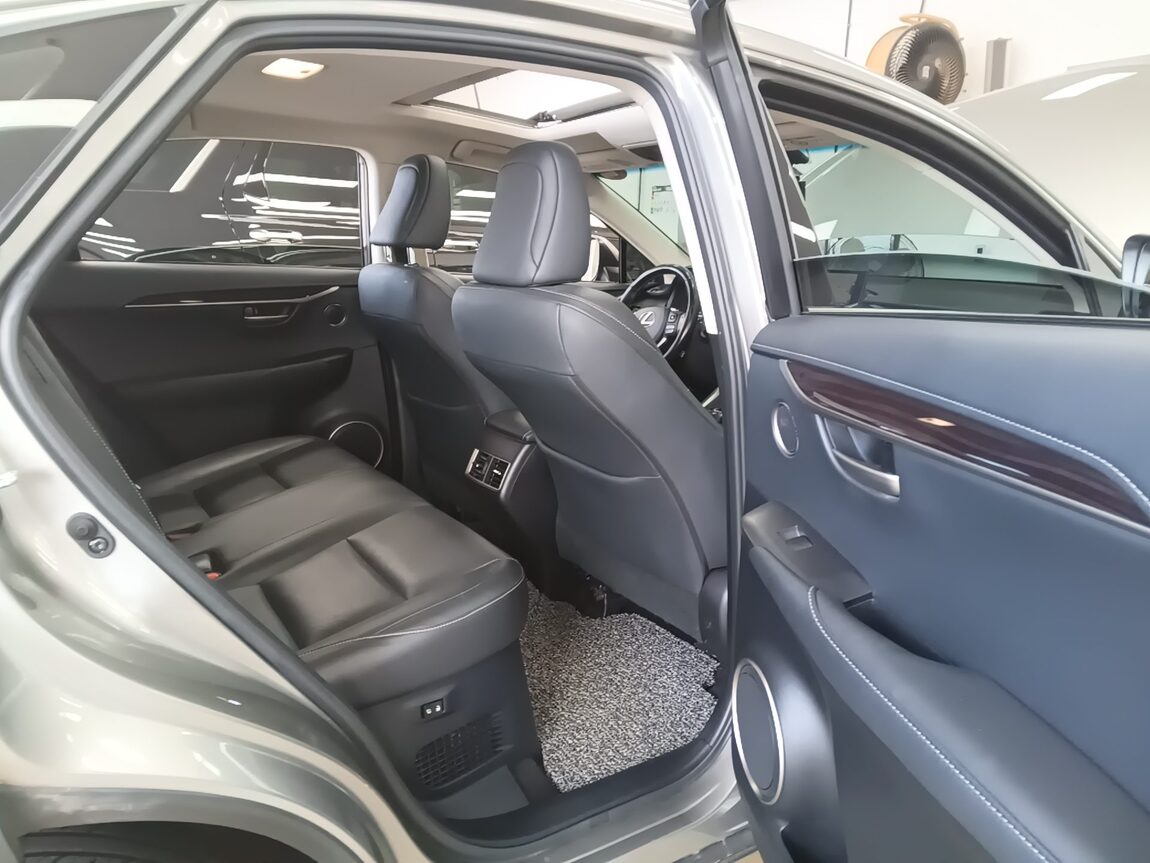 LEXUS NX 300h 2017 - zdjęcie 13