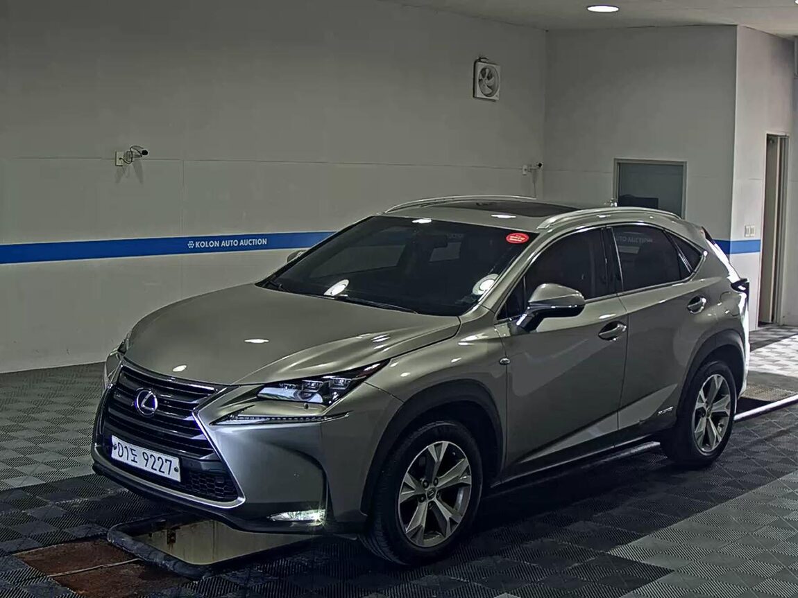LEXUS NX 300h 2017 - zdjęcie 2