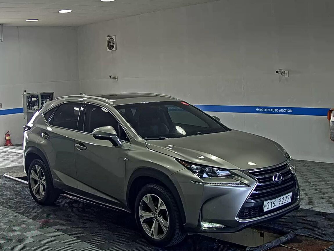 LEXUS NX 300h 2017 - zdjęcie 3