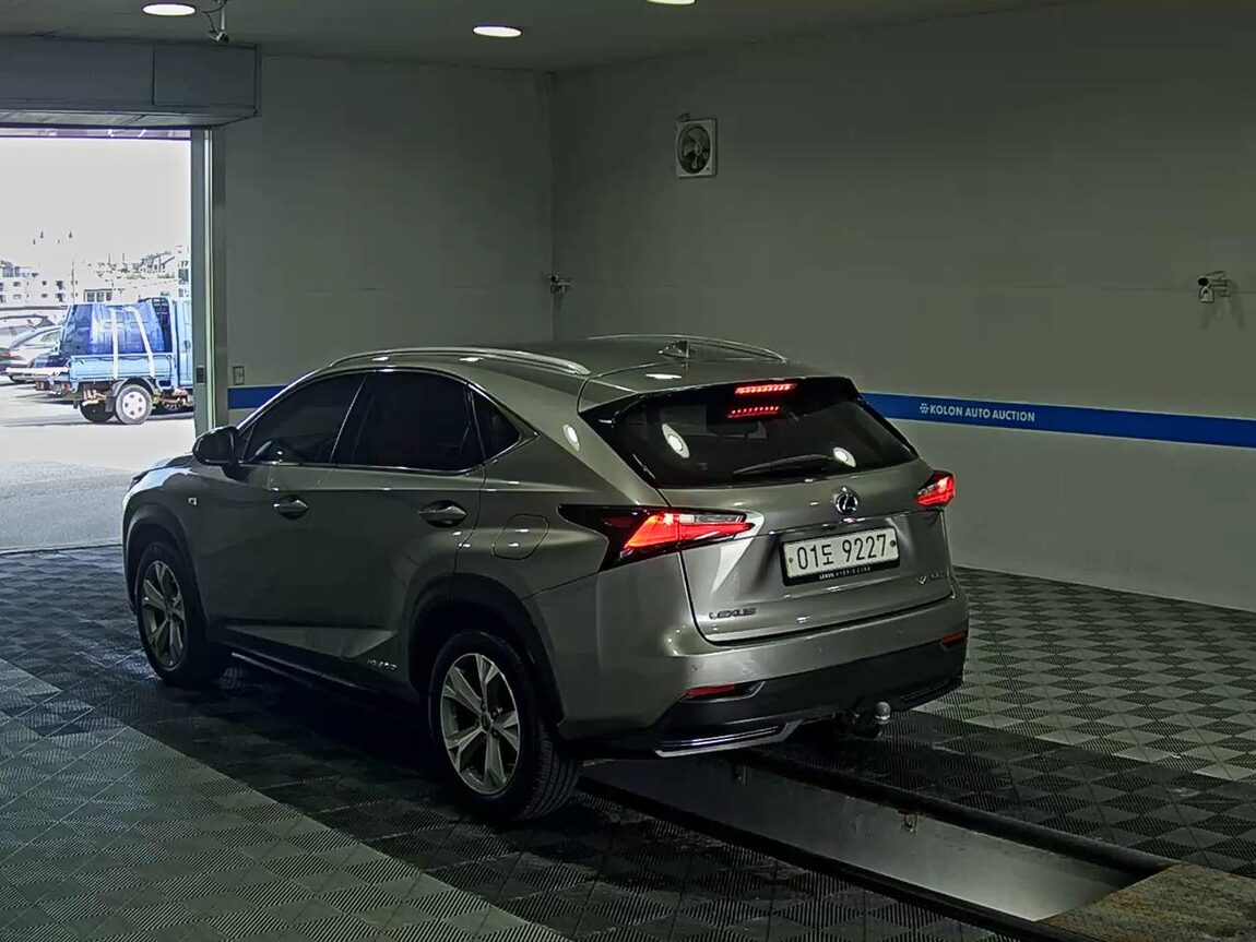 LEXUS NX 300h 2017 - zdjęcie 6