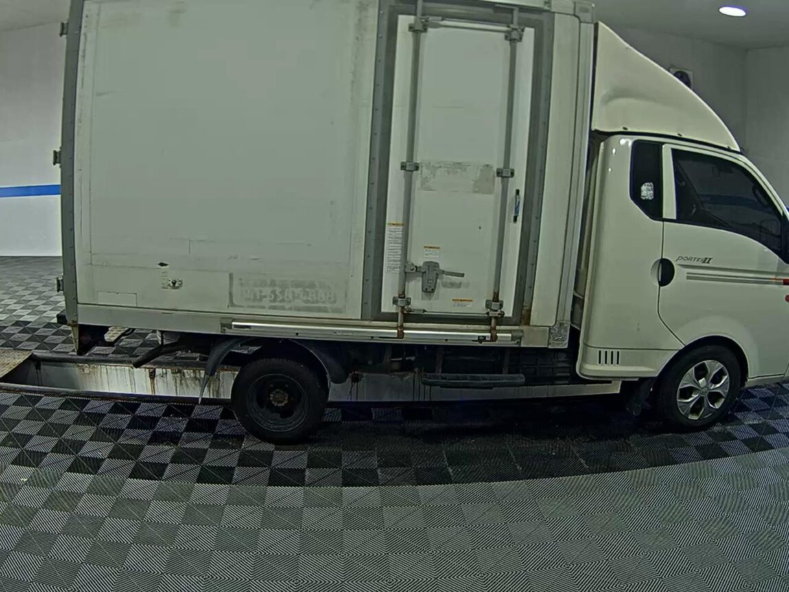 HYUNDAI PORTER II HIGH-ROOF BUILT-IN BOX TRUCK SUPER CAB 2019 - zdjęcie 4