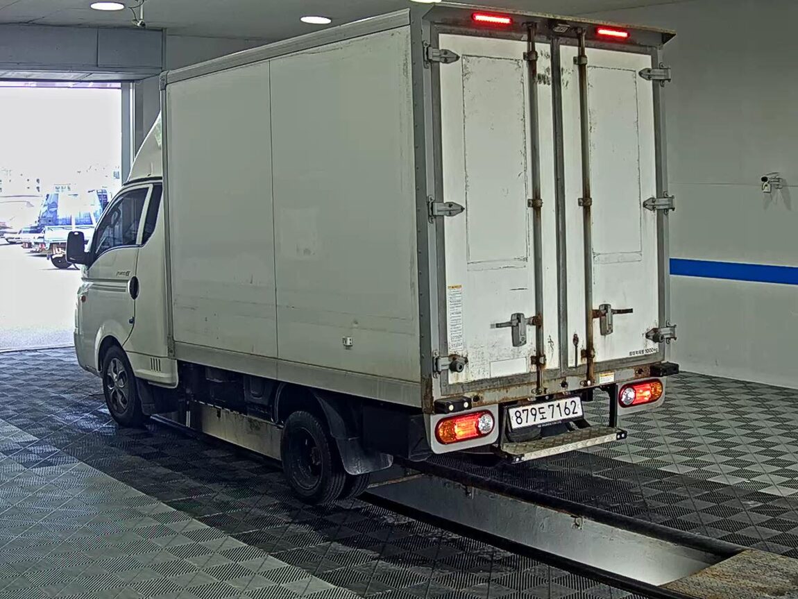 HYUNDAI PORTER II HIGH-ROOF BUILT-IN BOX TRUCK SUPER CAB 2019 - zdjęcie 6