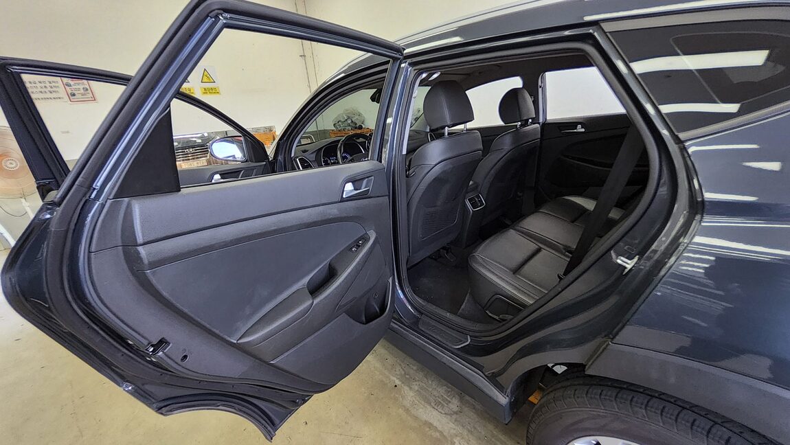 HYUNDAI NEW TUCSON 2.0 DIESEL 2WD MODERN 2019 - zdjęcie 12