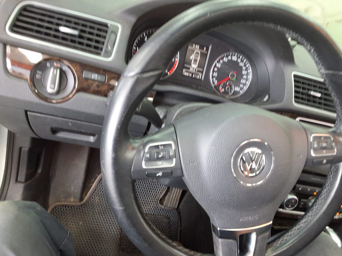 VOLKSWAGEN THE NEW PASSAT (7TH GEN) 2.0 TDI 2015 - zdjęcie 23
