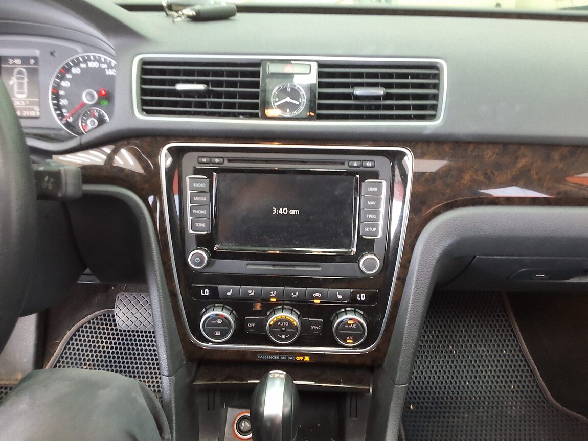 VOLKSWAGEN THE NEW PASSAT (7TH GEN) 2.0 TDI 2015 - zdjęcie 24