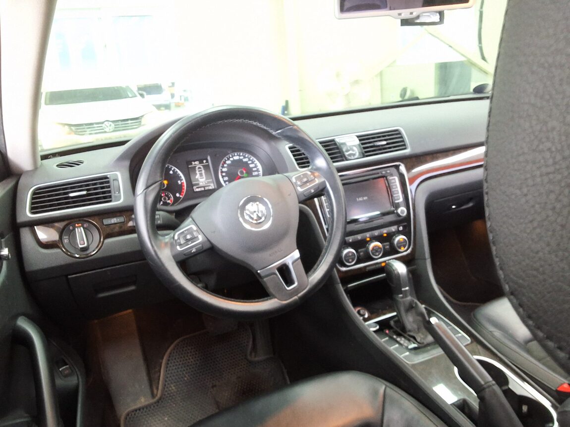 VOLKSWAGEN THE NEW PASSAT (7TH GEN) 2.0 TDI 2015 - zdjęcie 12