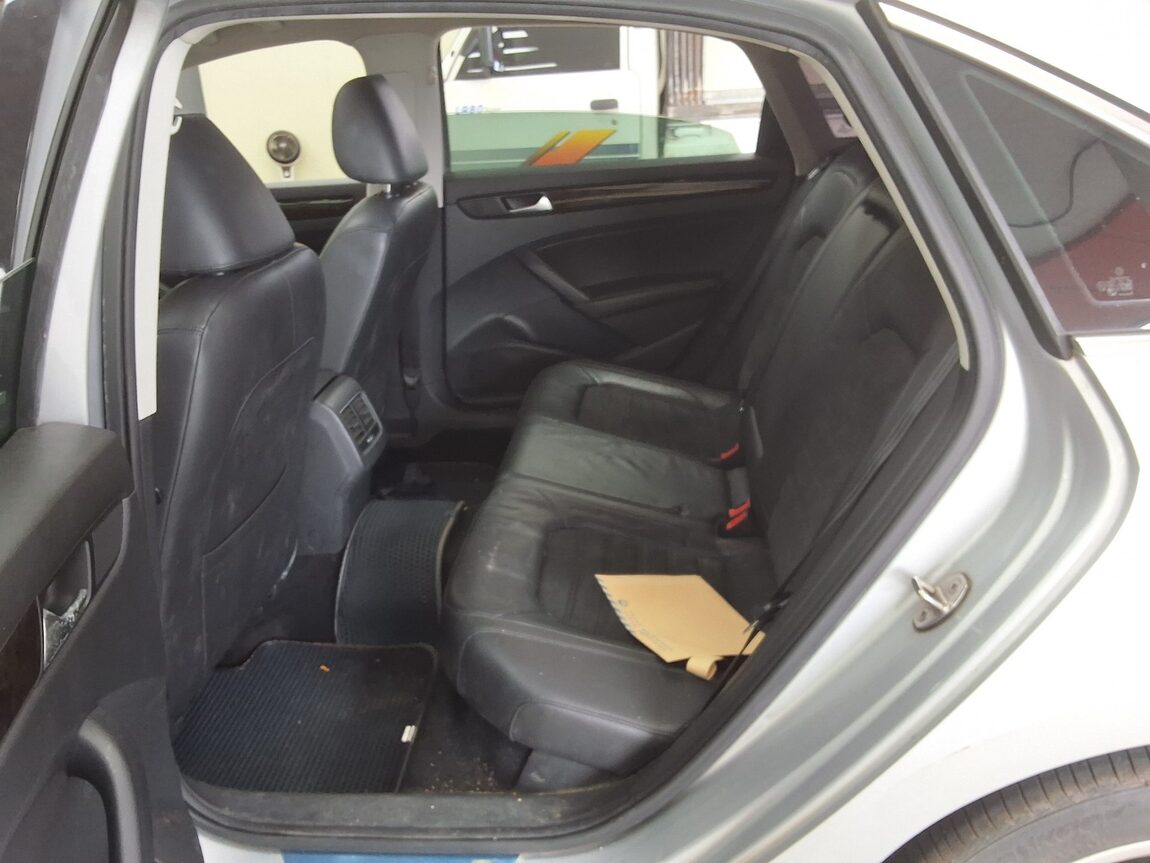 VOLKSWAGEN THE NEW PASSAT (7TH GEN) 2.0 TDI 2015 - zdjęcie 13