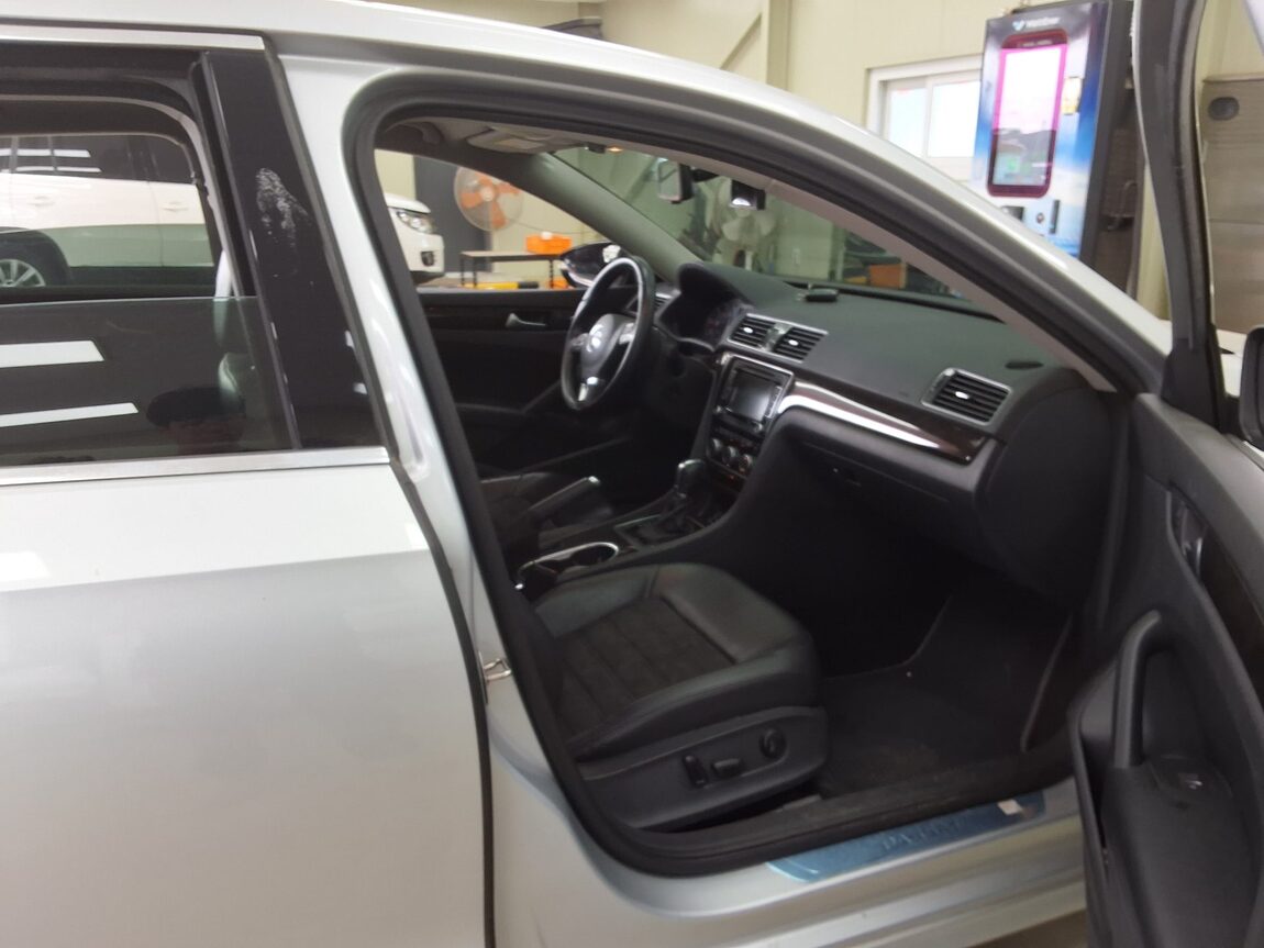 VOLKSWAGEN THE NEW PASSAT (7TH GEN) 2.0 TDI 2015 - zdjęcie 15