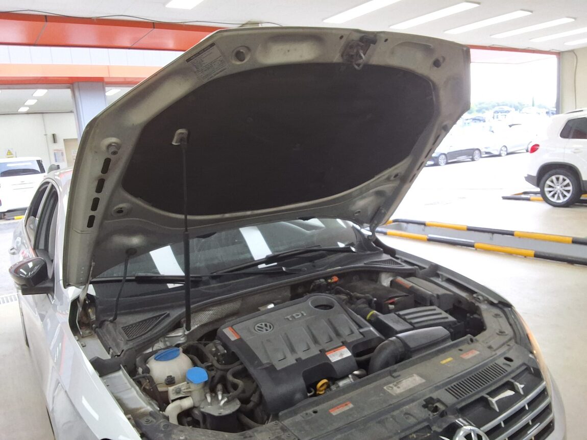 VOLKSWAGEN THE NEW PASSAT (7TH GEN) 2.0 TDI 2015 - zdjęcie 18
