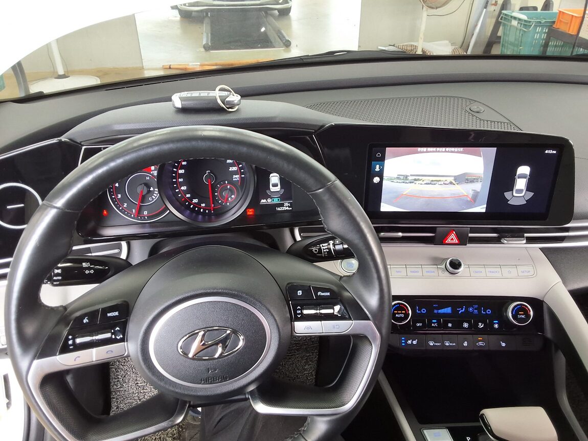 HYUNDAI AVANTE (CN7) 1.6 GASOLINE MODERN 2021 - zdjęcie 17