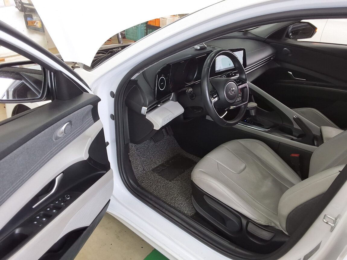 HYUNDAI AVANTE (CN7) 1.6 GASOLINE MODERN 2021 - zdjęcie 10