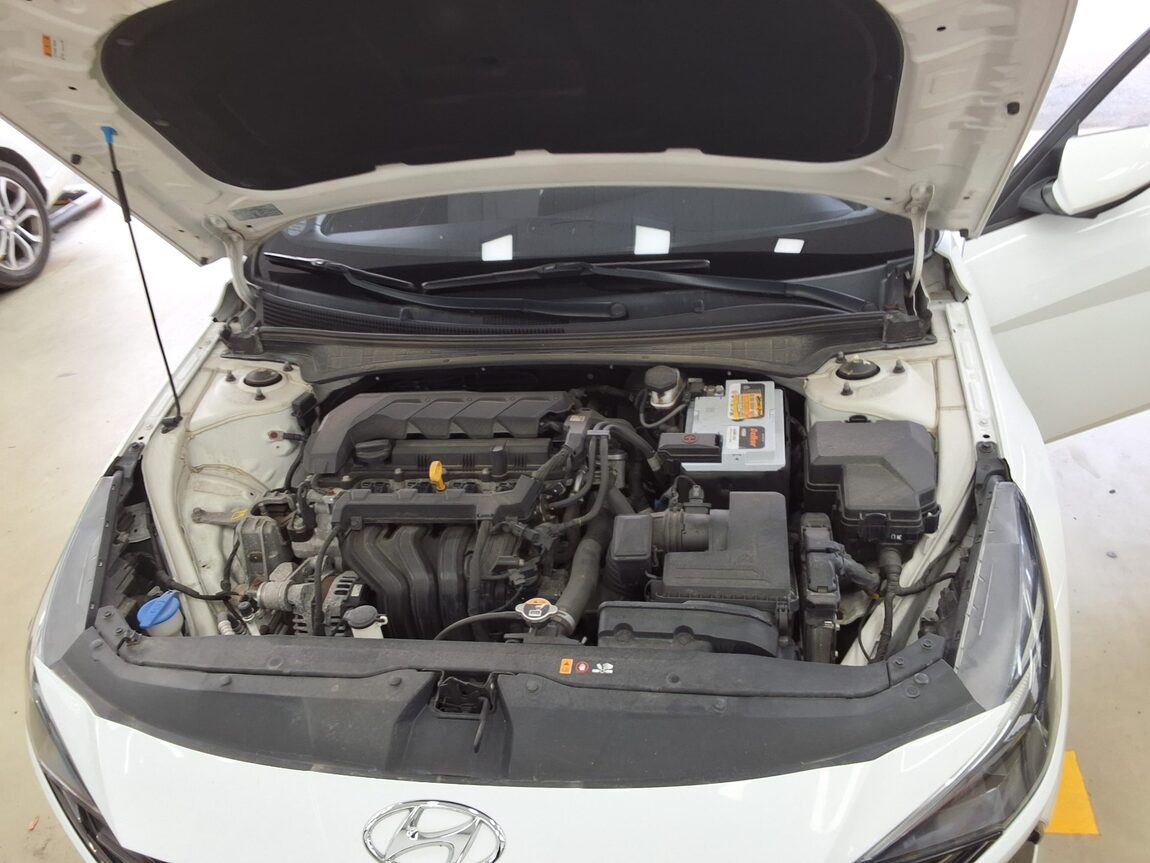 HYUNDAI AVANTE (CN7) 1.6 GASOLINE MODERN 2021 - zdjęcie 18
