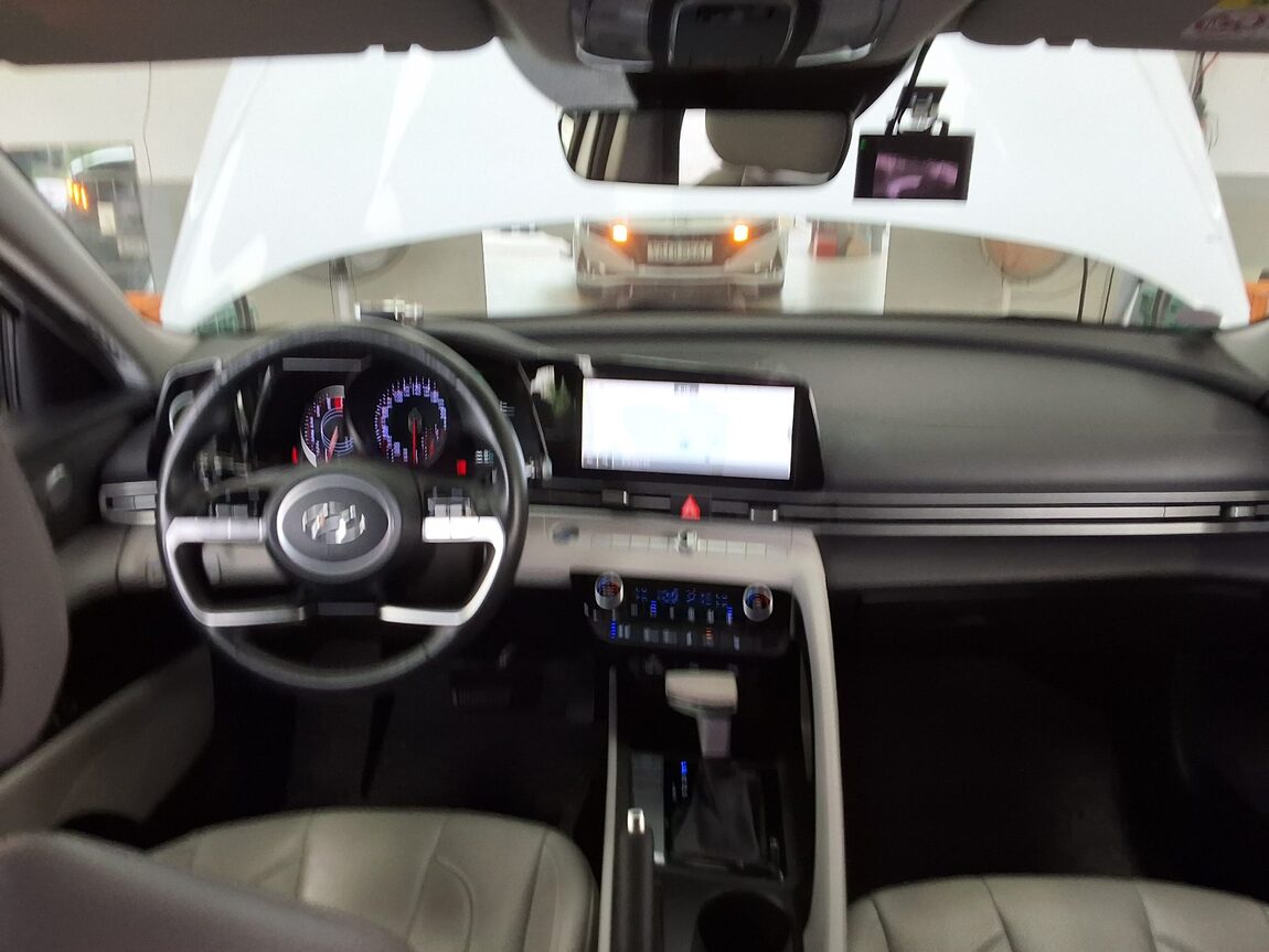 HYUNDAI AVANTE (CN7) 1.6 GASOLINE MODERN 2021 - zdjęcie 11