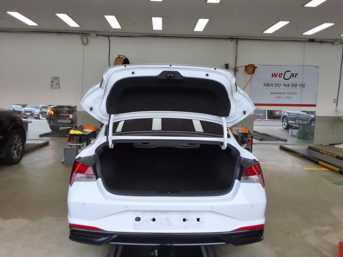 HYUNDAI AVANTE (CN7) 1.6 GASOLINE MODERN 2021 - zdjęcie 15