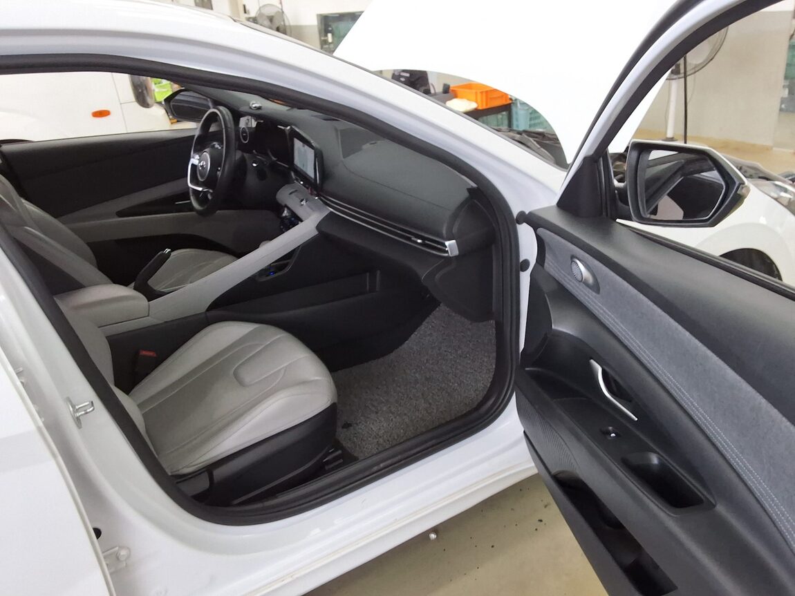 HYUNDAI AVANTE (CN7) 1.6 GASOLINE MODERN 2021 - zdjęcie 14