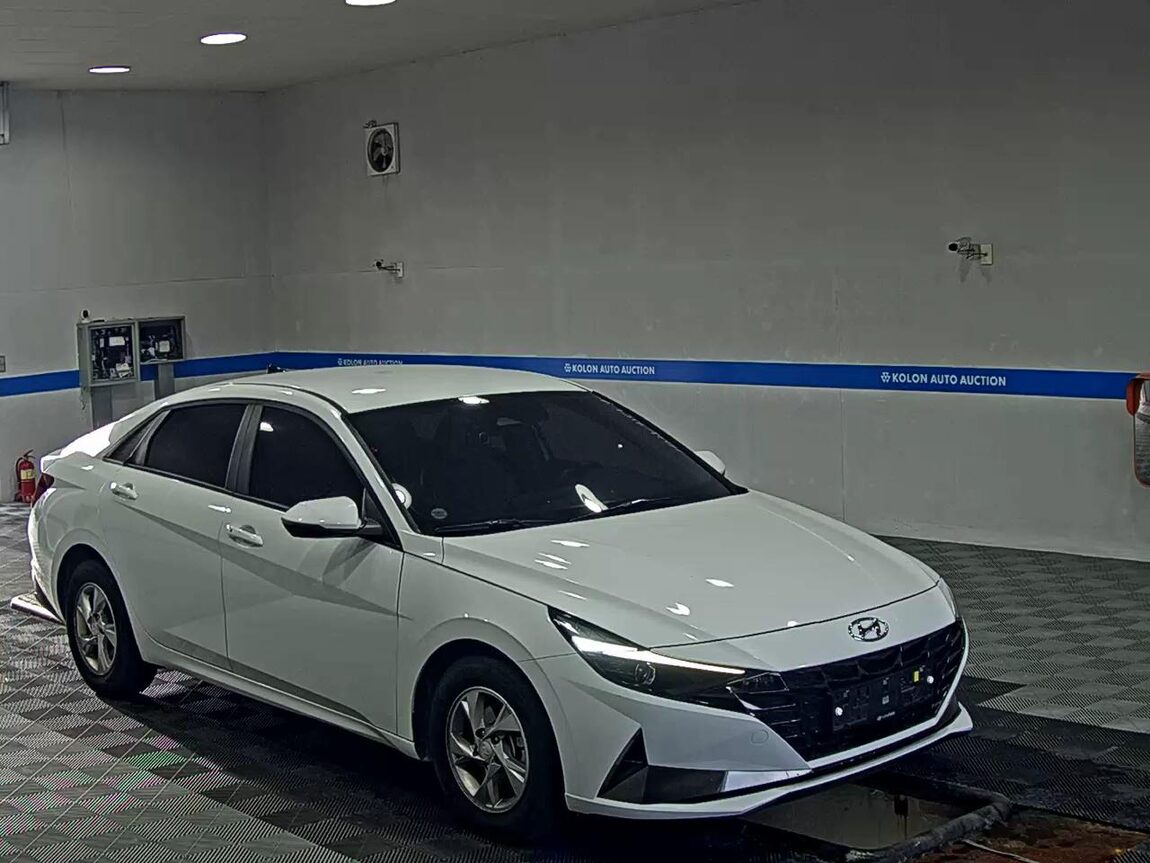 HYUNDAI AVANTE (CN7) 1.6 GASOLINE MODERN 2021 - zdjęcie 3