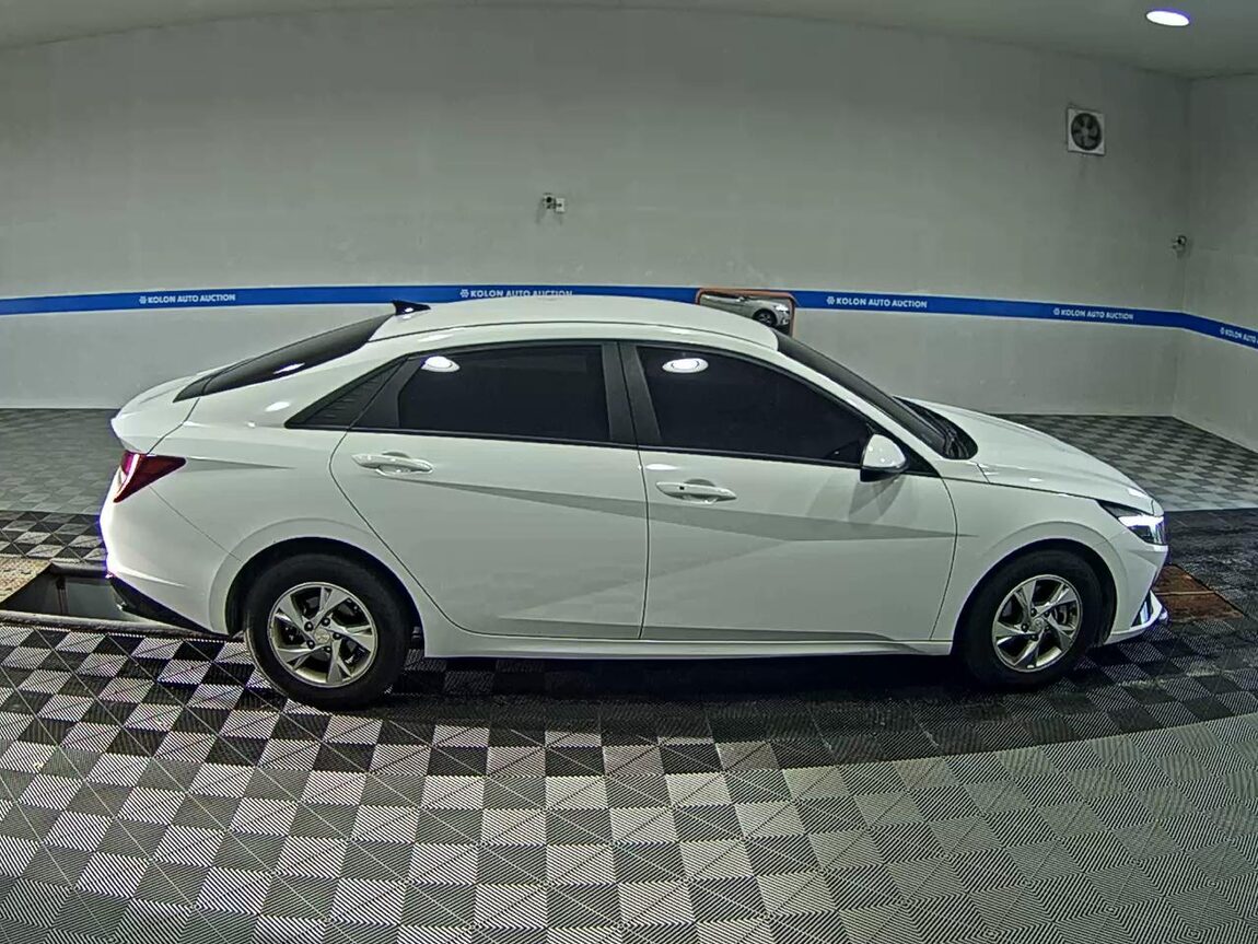 HYUNDAI AVANTE (CN7) 1.6 GASOLINE MODERN 2021 - zdjęcie 4