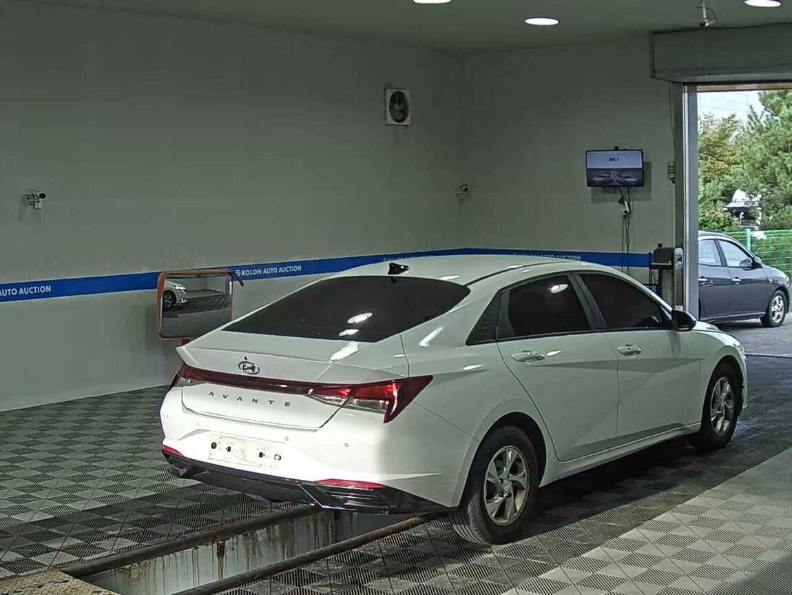 HYUNDAI AVANTE (CN7) 1.6 GASOLINE MODERN 2021 - zdjęcie 5