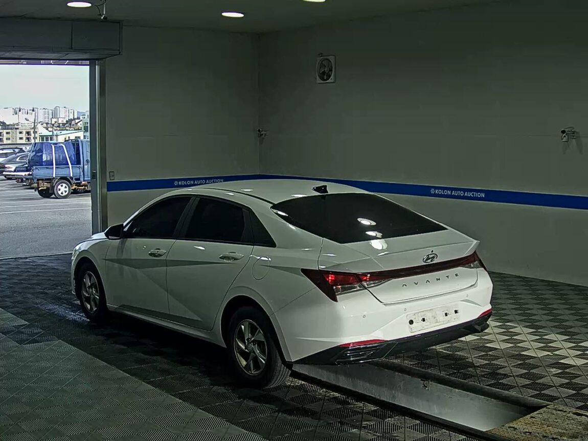 HYUNDAI AVANTE (CN7) 1.6 GASOLINE MODERN 2021 - zdjęcie 6