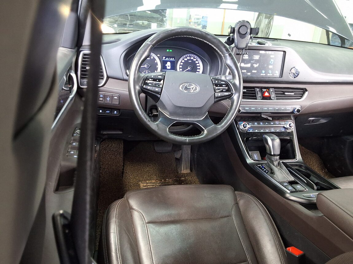 HYUNDAI GRANDEUR IG 3.0 LPi RENTAL CAR MODERN 2019 - zdjęcie 18