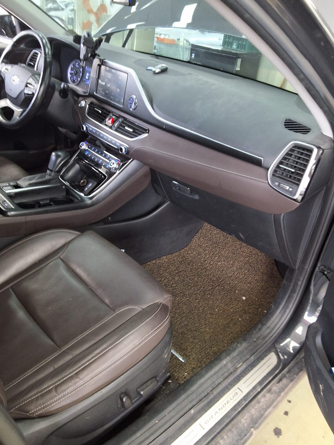 HYUNDAI GRANDEUR IG 3.0 LPi RENTAL CAR MODERN 2019 - zdjęcie 14