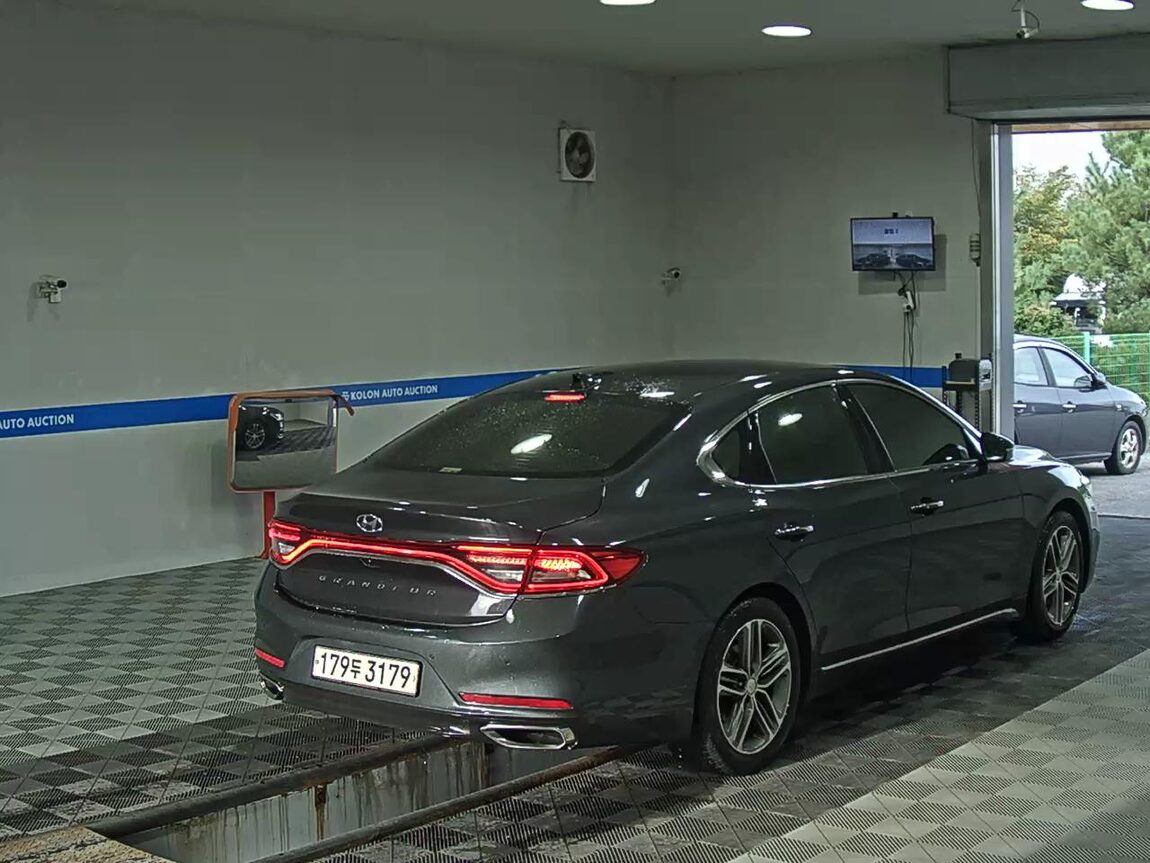 HYUNDAI GRANDEUR IG 3.0 LPi RENTAL CAR MODERN 2019 - zdjęcie 5