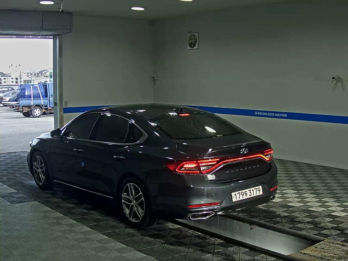 HYUNDAI GRANDEUR IG 3.0 LPi RENTAL CAR MODERN 2019 - zdjęcie 6