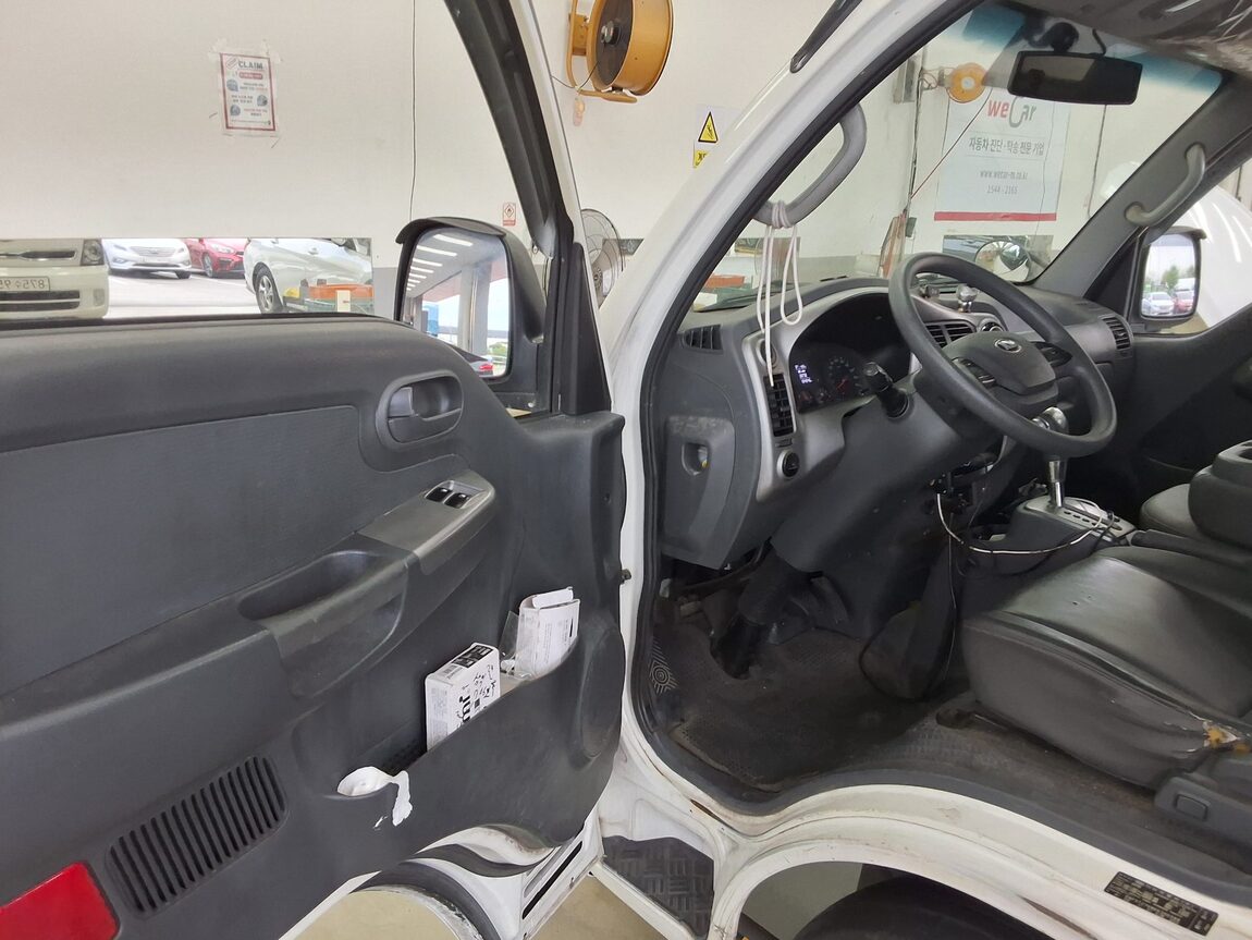 KIA BONGO III CARGO BUILT-IN BOX TRUCK 1 TON KING CAB 2019 - zdjęcie 10