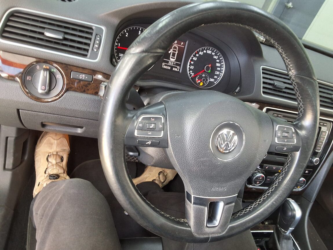VOLKSWAGEN THE NEW PASSAT (7TH GEN) 2.0 TDI 2015 - zdjęcie 23
